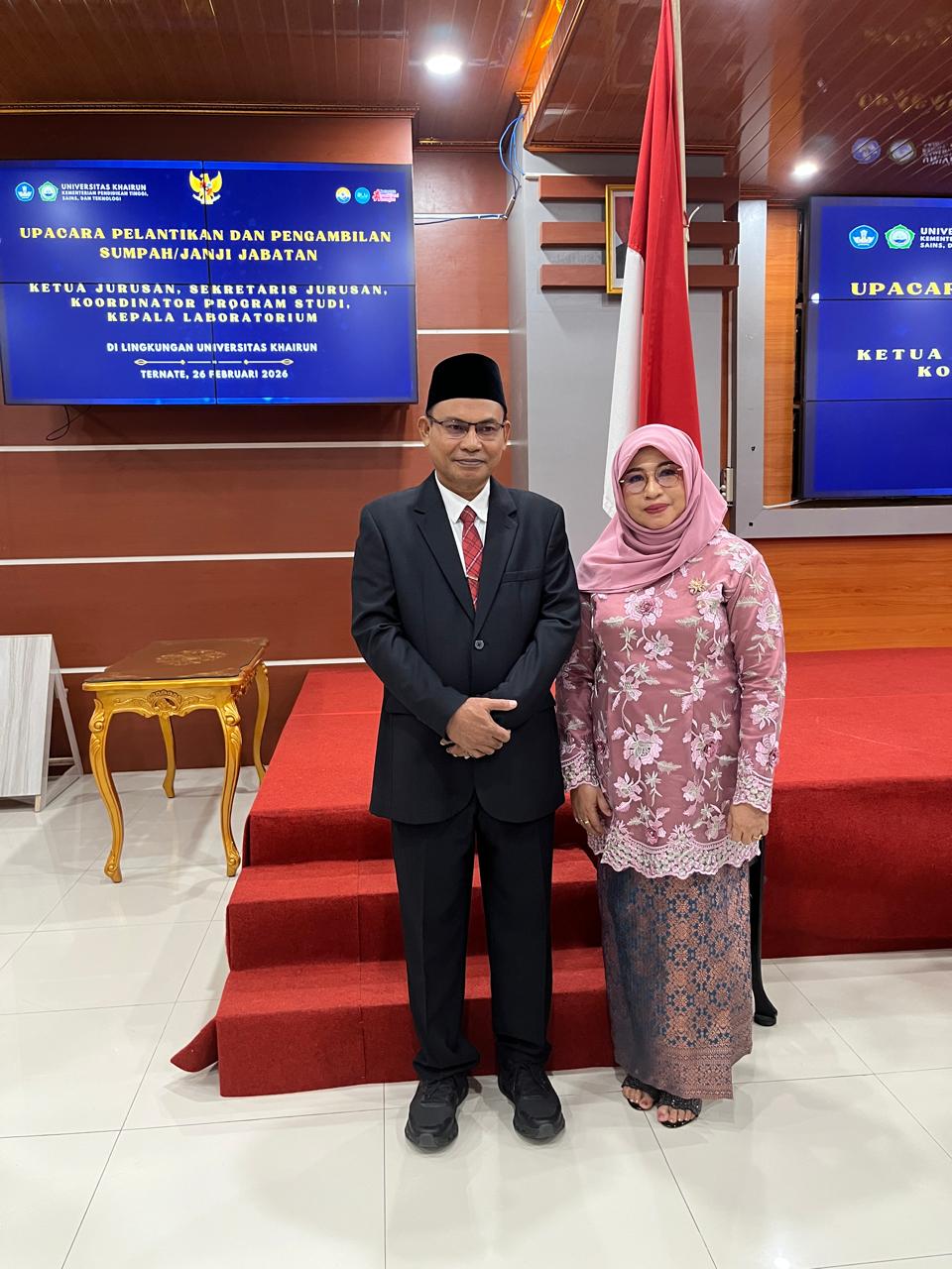 Foto: Ibu Dr. Eva Marthinu, S.Pd., M.Pd. bersama Rektor Unkhair