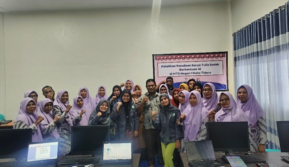 Lanjutan Pelatihan PTK, Tim Dosen Geografi FKIP Unkhair Kembali Gelar Pelatihan KTI Berbantuan AI di MTsN 1 Tikep