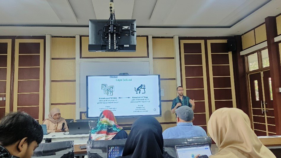 Implementasi Project Based Learning (PBL) di FKIP Khairun University: Workshop Kolaborasi dengan Science Voices USA