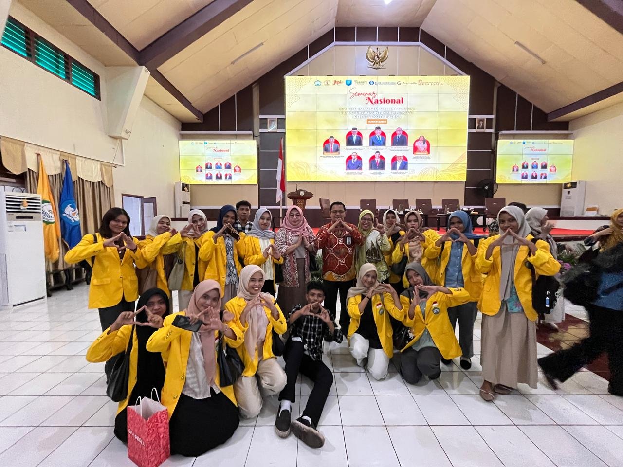 Dosen dan Mahasiswa Pendidikan Geografi Unkhair Ikuti Seminar Nasional bertajuk "Transformasi City Gallery Sebagai Ruang Inklusif Untuk Memperkuat Identitas Kota Pusaka"
