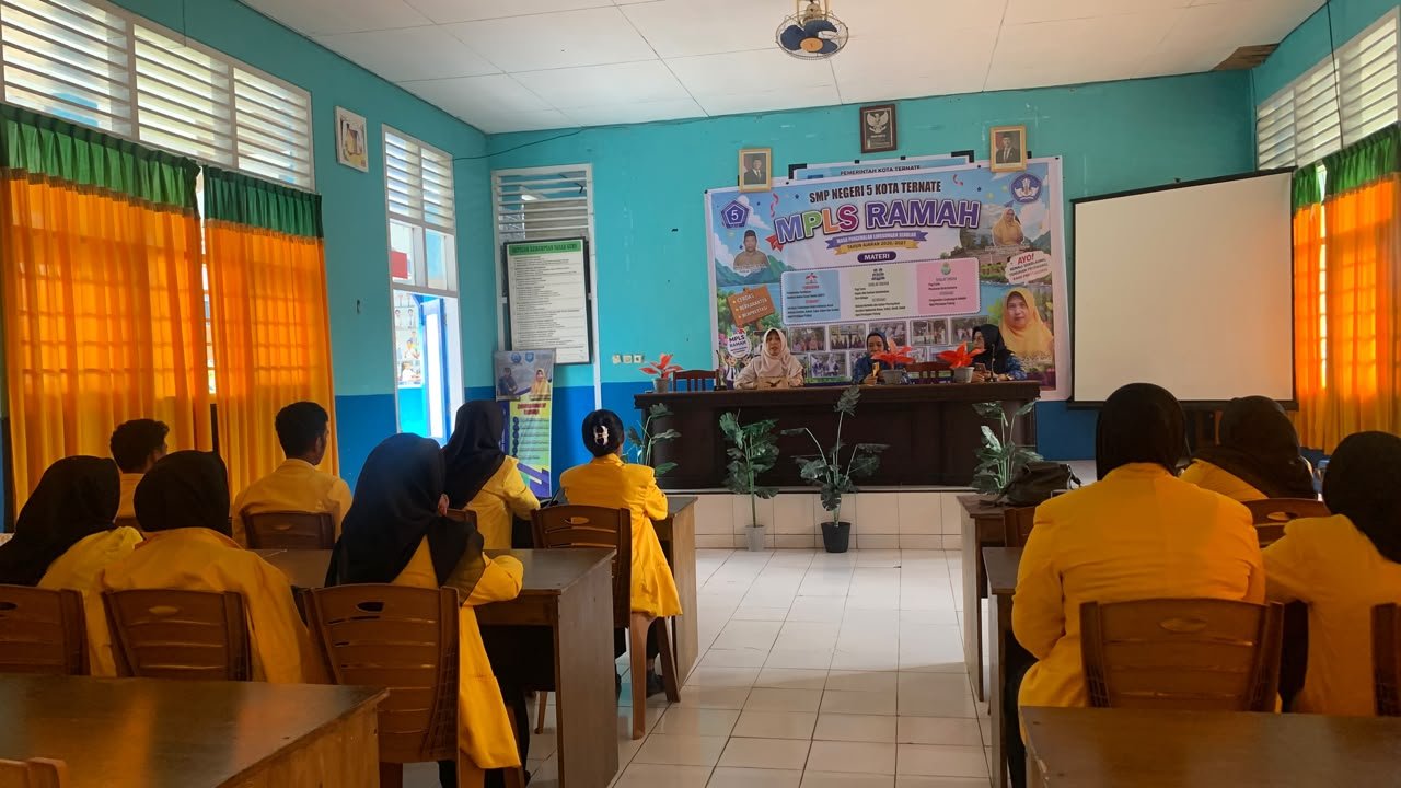 Dosen Pembimbing Lapangan Resmi Serahkan Mahasiswa Magang FKIP Unkhair ke Tiga SMP di Kota Ternate