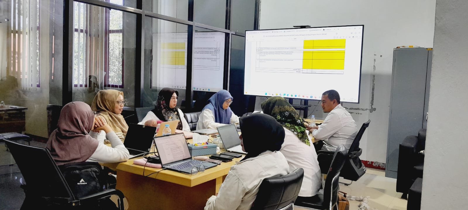 Matangkan Kelengkapan Dokumen, Prodi Pendidikan Geografi Gelar Rapat Pengecekan DKPS dan LED